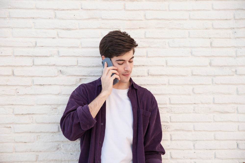 Tips for Minneapolis Gay Men to Date on Chat Lines